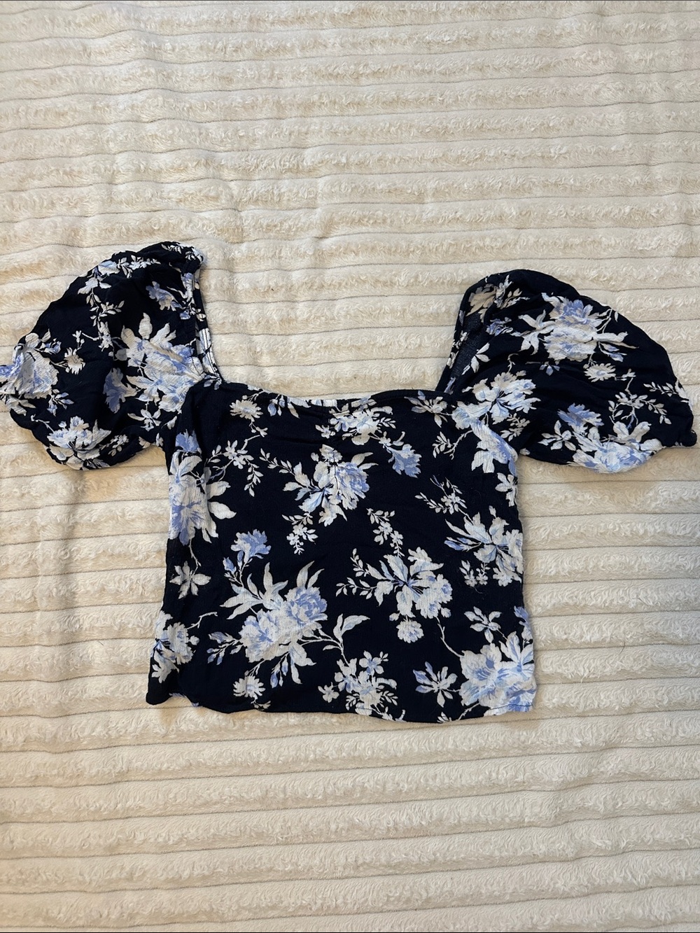 Abercrombie & Fitch Navy Blue Floral Puff-Sleeve Crop Top
